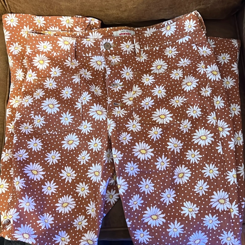 Wrangler High Rise Fierce Flare jeans. Worn once.